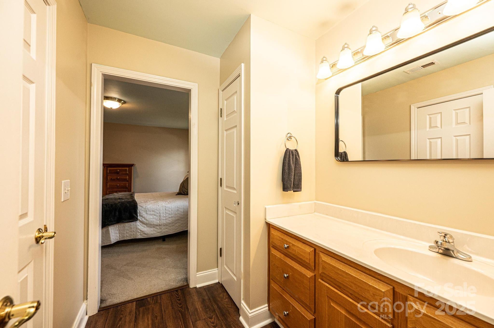 Hickory, North Carolina, 28601, United States, 5 Bedrooms Bedrooms, ,5 BathroomsBathrooms,Residential,For Sale,1758743