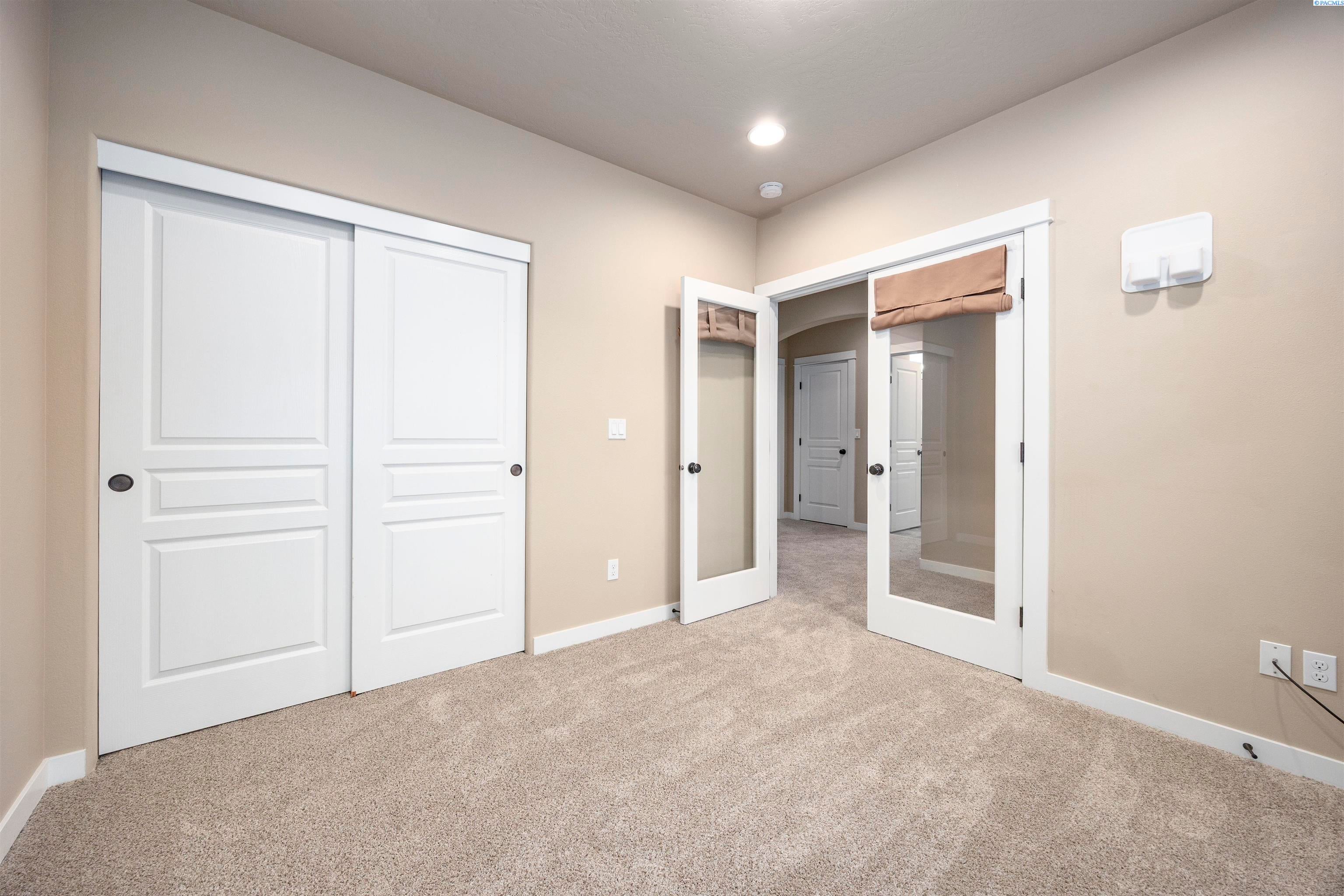 Richland, Washington, 99354, United States, 4 Bedrooms Bedrooms, ,2 BathroomsBathrooms,Residential,For Sale,1981537