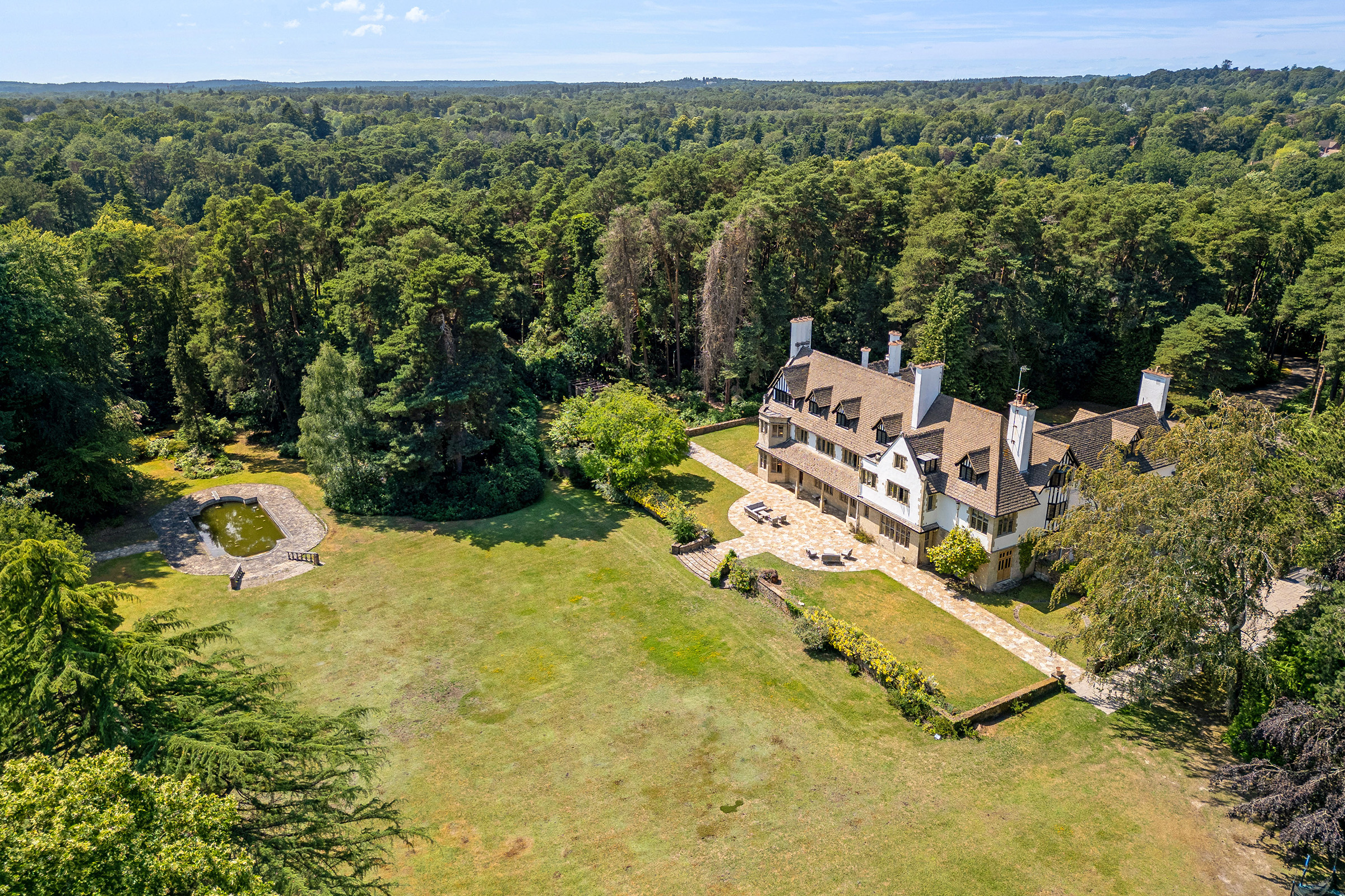  A Grand Manor House Set Within 11.5 Acres on the Edge of Sunningdale Heath7 - 物件實景