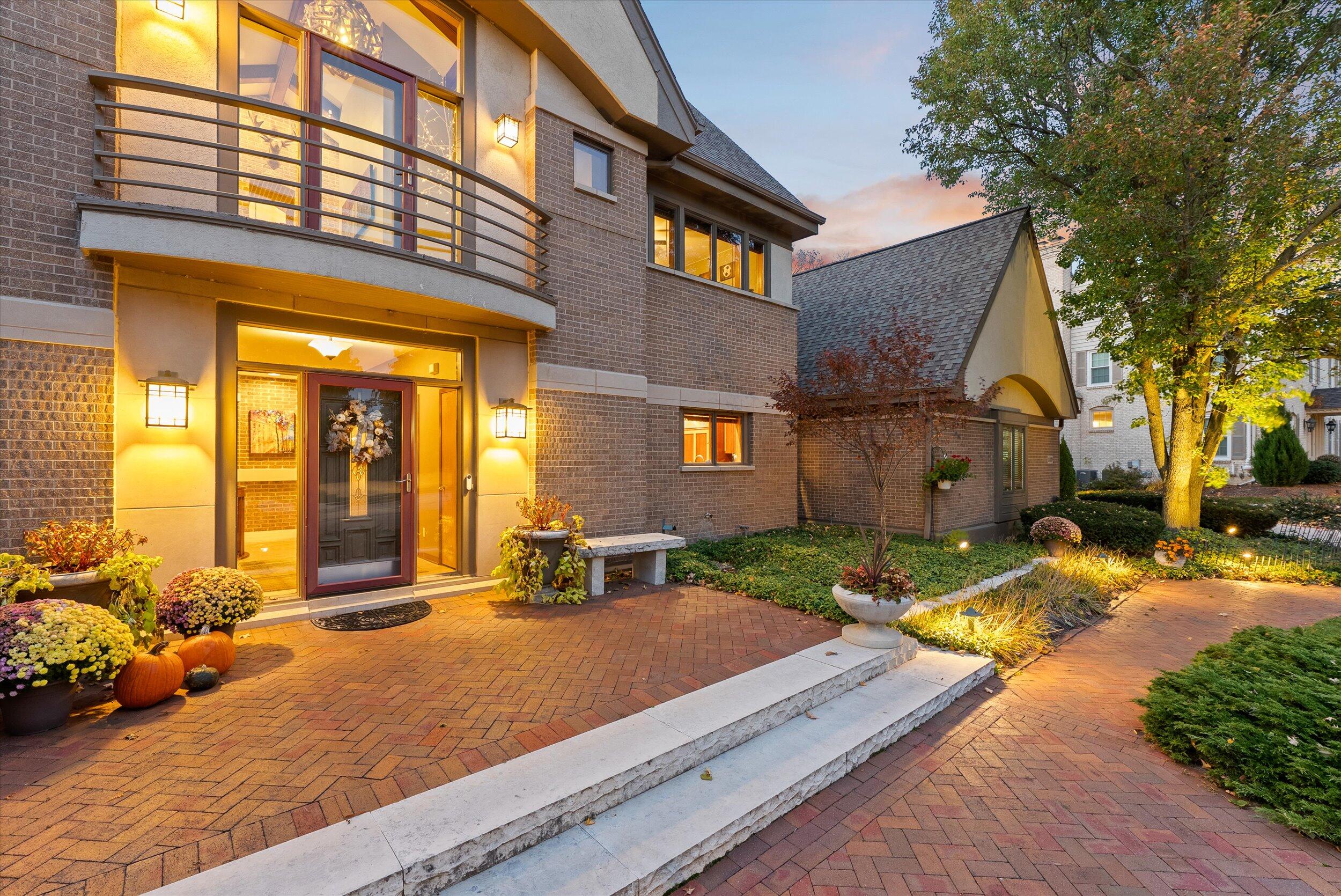 Grafton, Wisconsin, 53024, United States, 4 Bedrooms Bedrooms, ,6 BathroomsBathrooms,Residential,For Sale,1989565