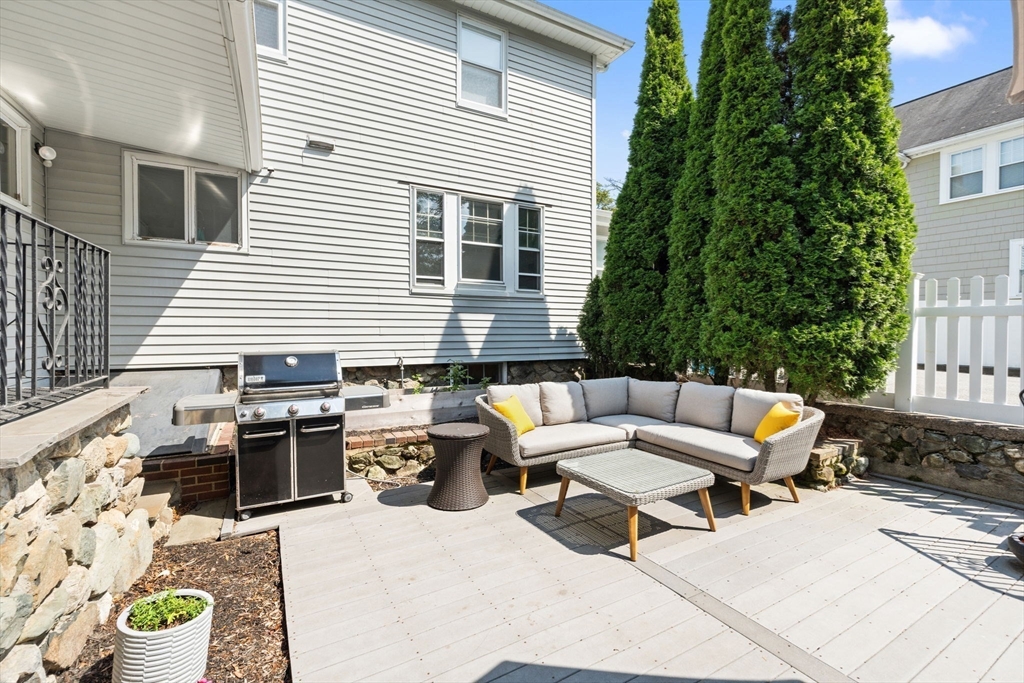 Stoneham, Massachusetts, 02180, United States, 3 Bedrooms Bedrooms, ,2 BathroomsBathrooms,Residential,For Sale,1939949
