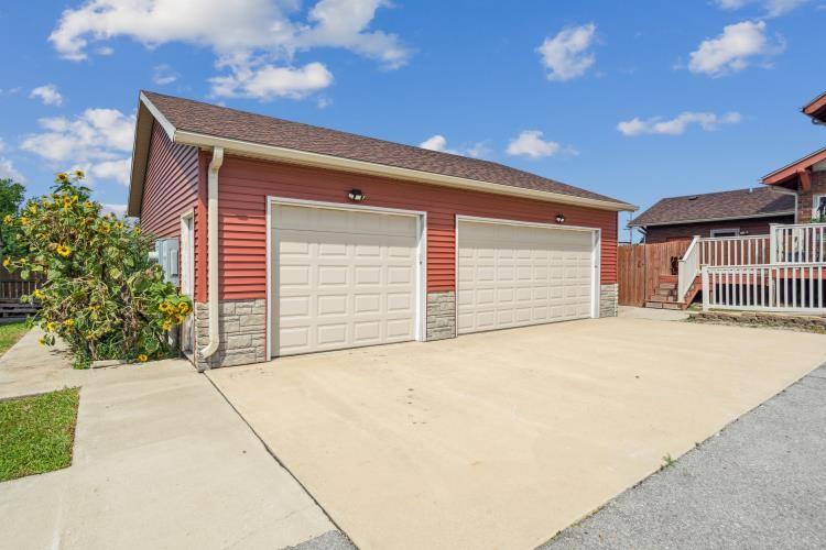 Newton, Iowa, 50208, United States, 4 Bedrooms Bedrooms, ,4 BathroomsBathrooms,Residential,For Sale,1927936