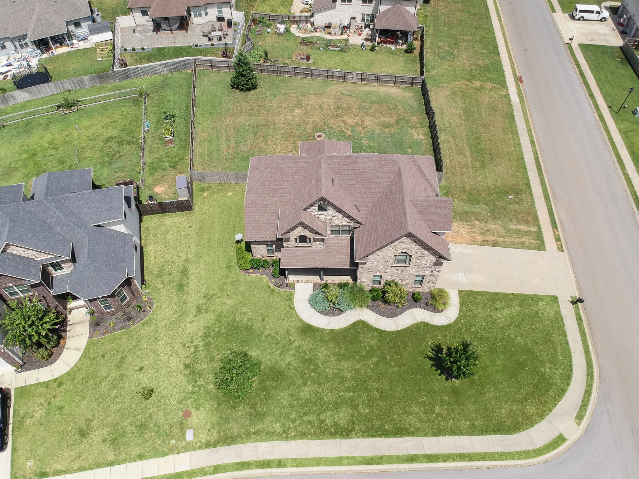 Clarksville, Tennessee, 37043, United States, 5 Bedrooms Bedrooms, ,4 BathroomsBathrooms,Residential,For Sale,1975936