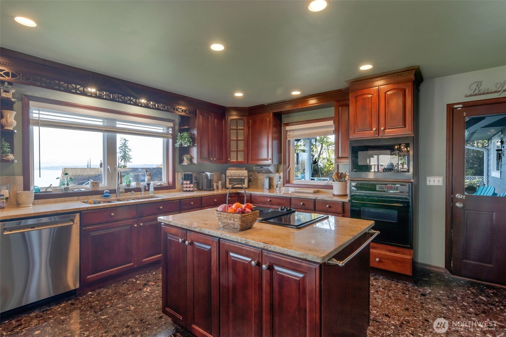 Clinton, Washington, 98236, United States, 4 Bedrooms Bedrooms, ,3 BathroomsBathrooms,Residential,For Sale,1990497