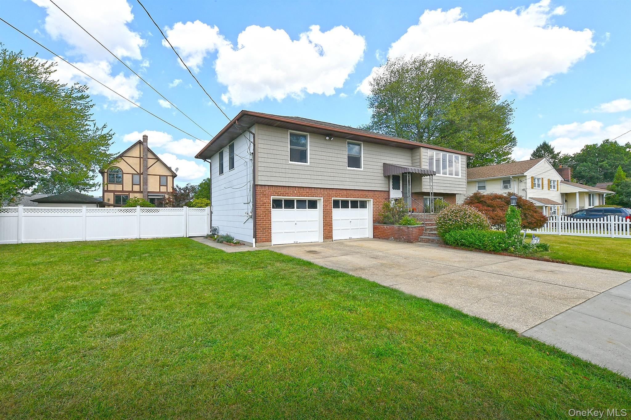 Hicksville, New York, 11801, United States, 3 Bedrooms Bedrooms, ,3 BathroomsBathrooms,Residential,For Sale,1932624