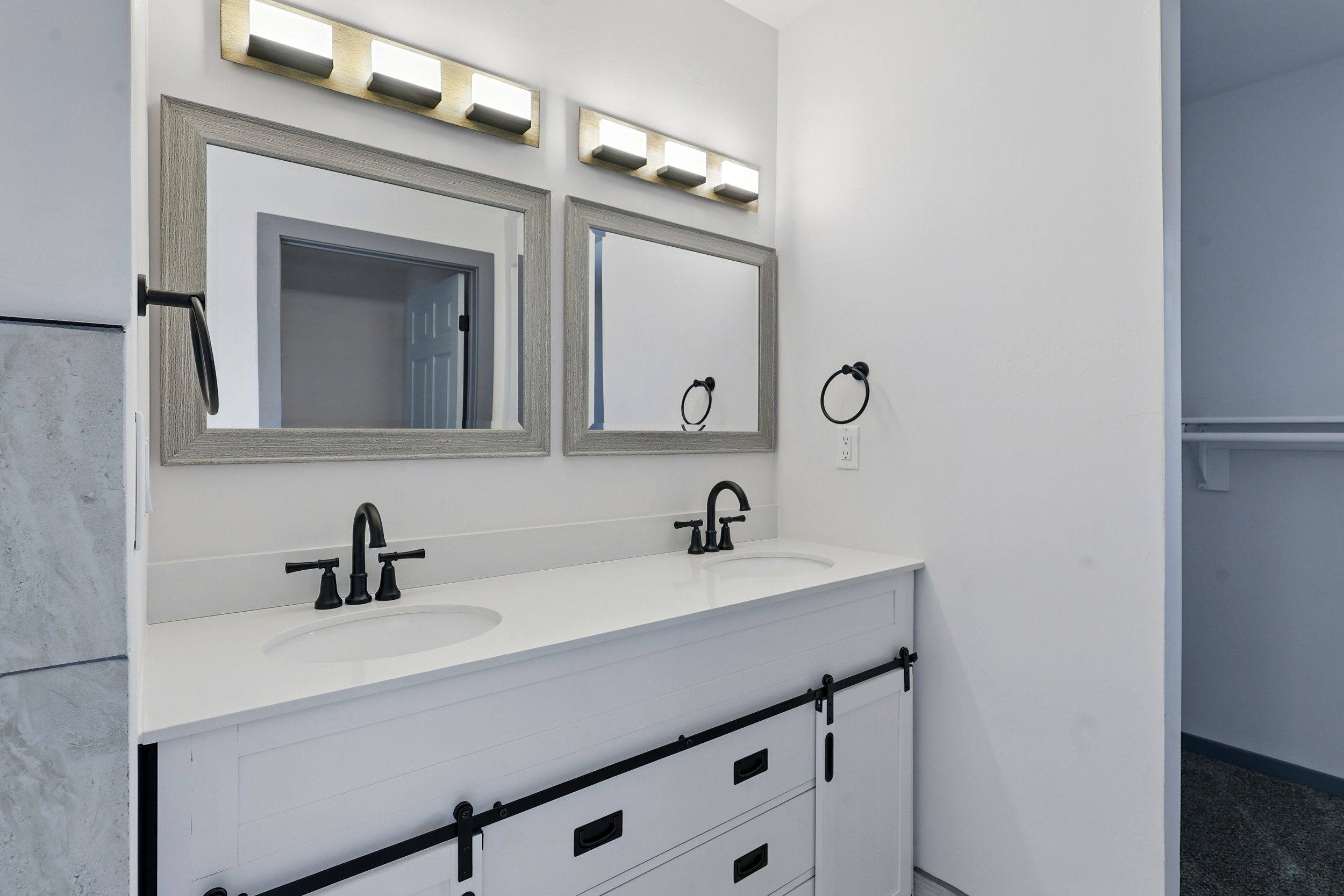 Los Lunas, New Mexico, 87031, United States, 4 Bedrooms Bedrooms, ,2 BathroomsBathrooms,Residential,For Sale,1943131