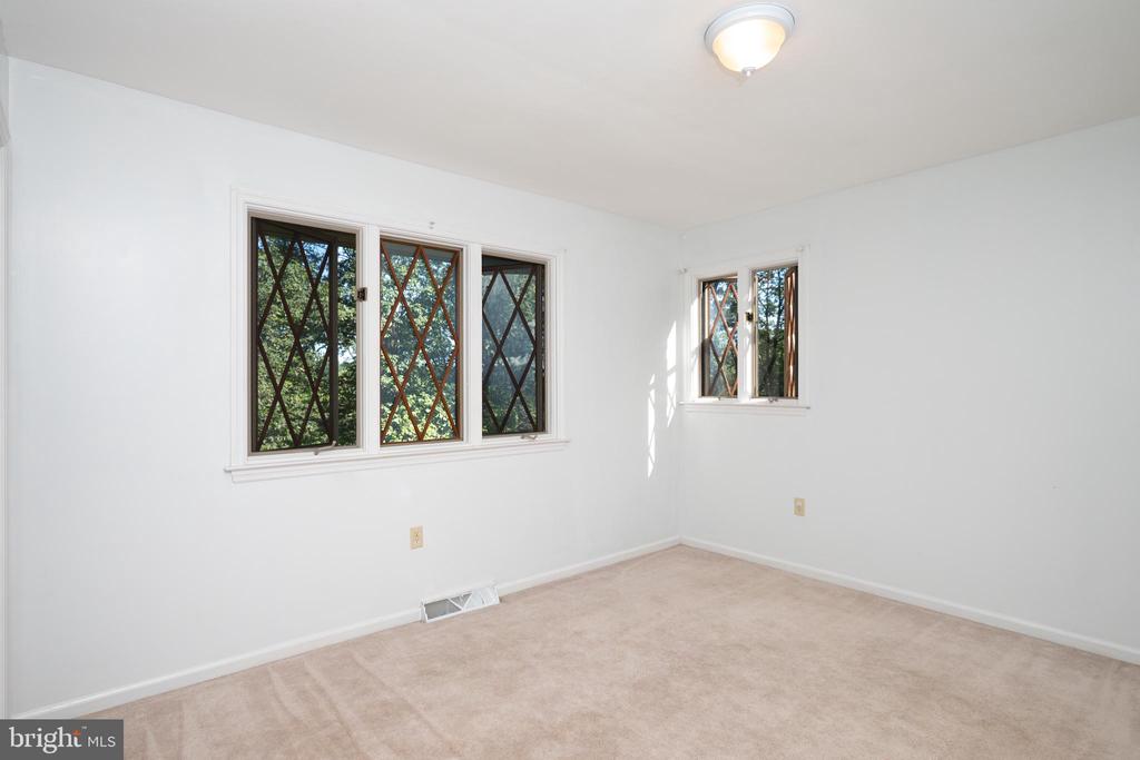 Reading, Pennsylvania, 19607, United States, 4 Bedrooms Bedrooms, ,4 BathroomsBathrooms,Residential,For Sale,1951295