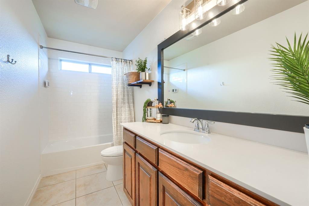 Rockwall, Texas, 75087, United States, 4 Bedrooms Bedrooms, ,4 BathroomsBathrooms,Residential,For Sale,1955135