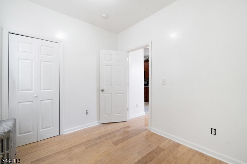 Irvington Twp., New Jersey, 07111, United States, 6 Bedrooms Bedrooms, ,2 BathroomsBathrooms,Residential,For Sale,1896504