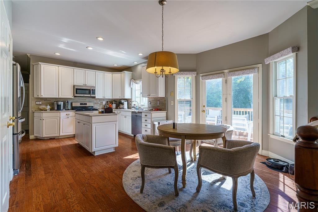 Glen Carbon, Illinois, 62034, United States, 5 Bedrooms Bedrooms, ,4 BathroomsBathrooms,Residential,For Sale,1977133