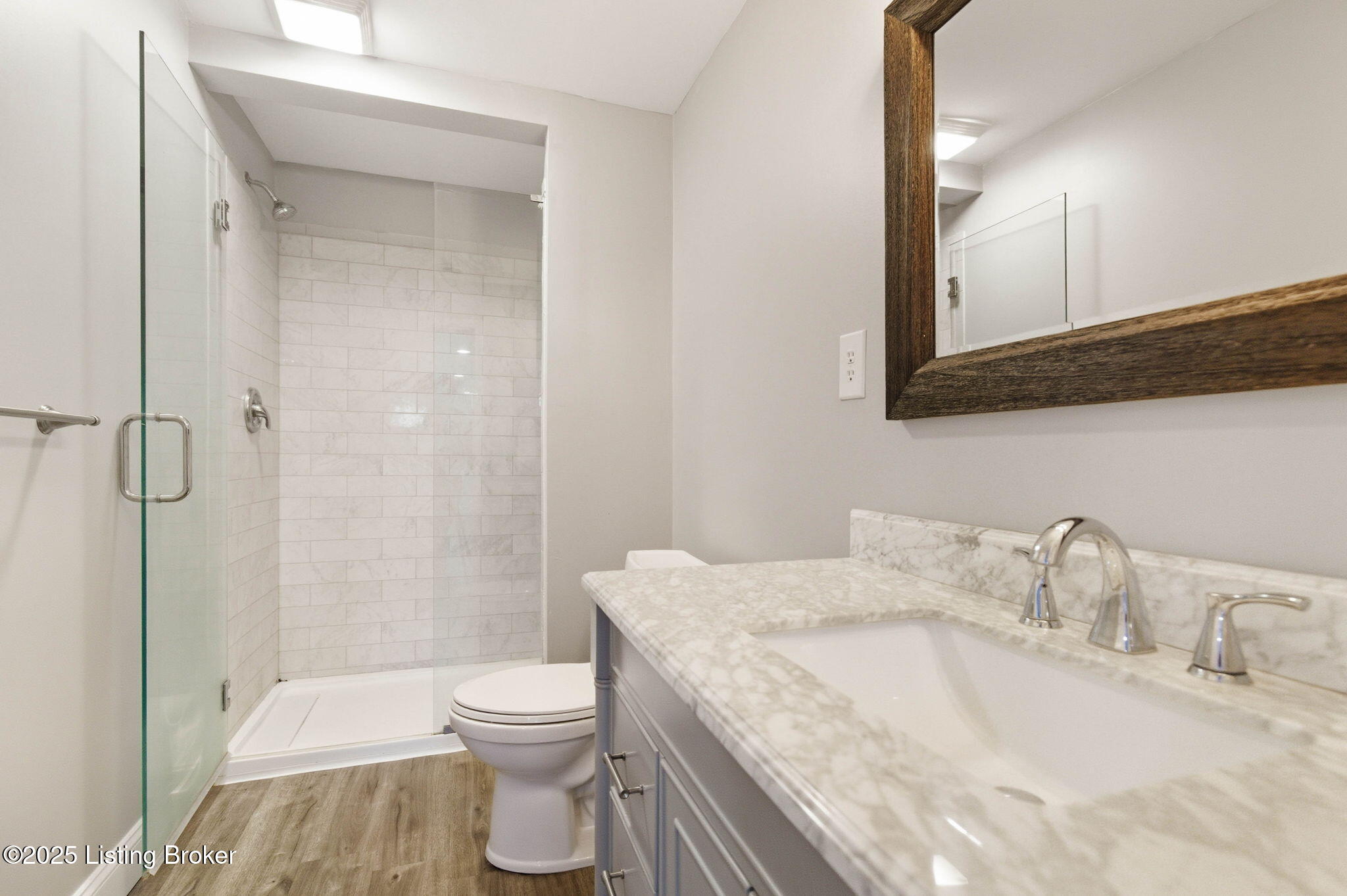 La Grange, Kentucky, 40031, United States, 5 Bedrooms Bedrooms, ,4 BathroomsBathrooms,Residential,For Sale,1971685