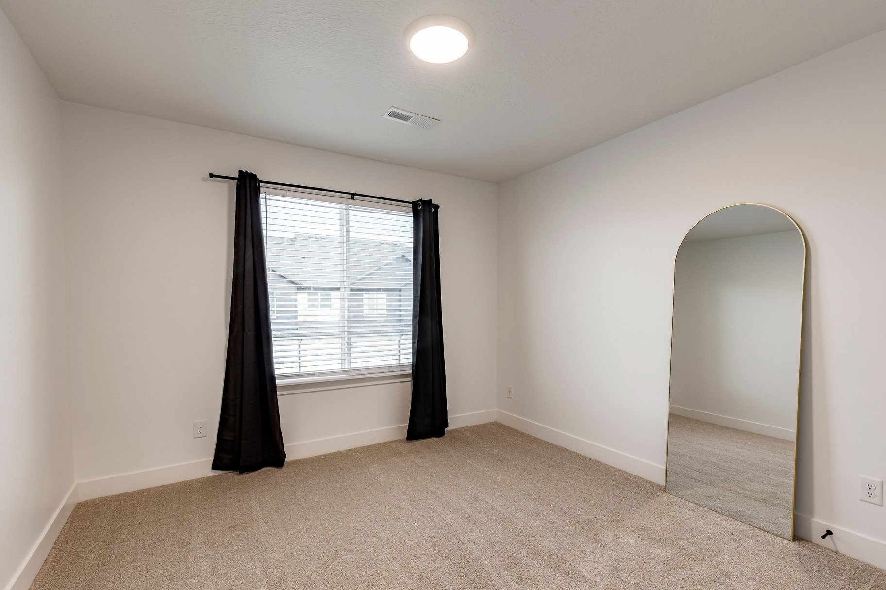  Beautifully Upgraded Townhome - 物件實景