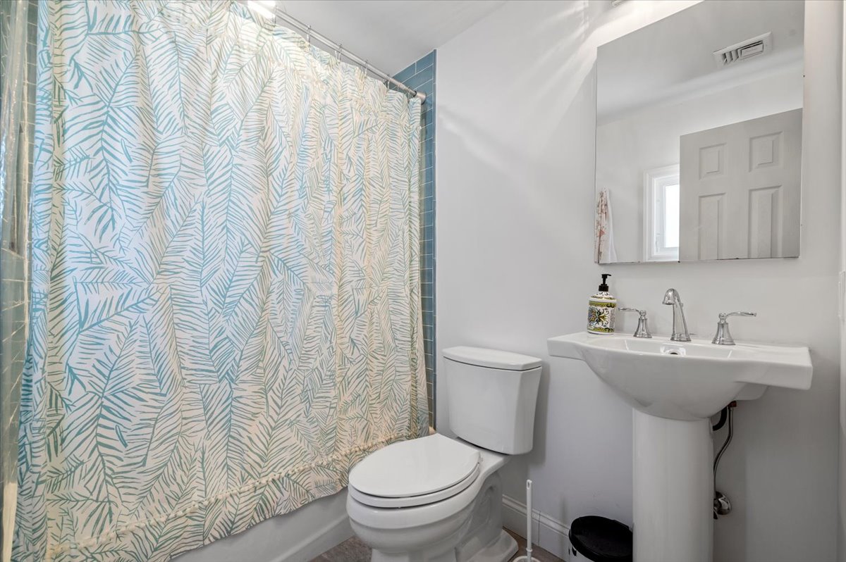 Amityville, New York, 11701, United States, 3 Bedrooms Bedrooms, ,3 BathroomsBathrooms,Residential,For Sale,1944957
