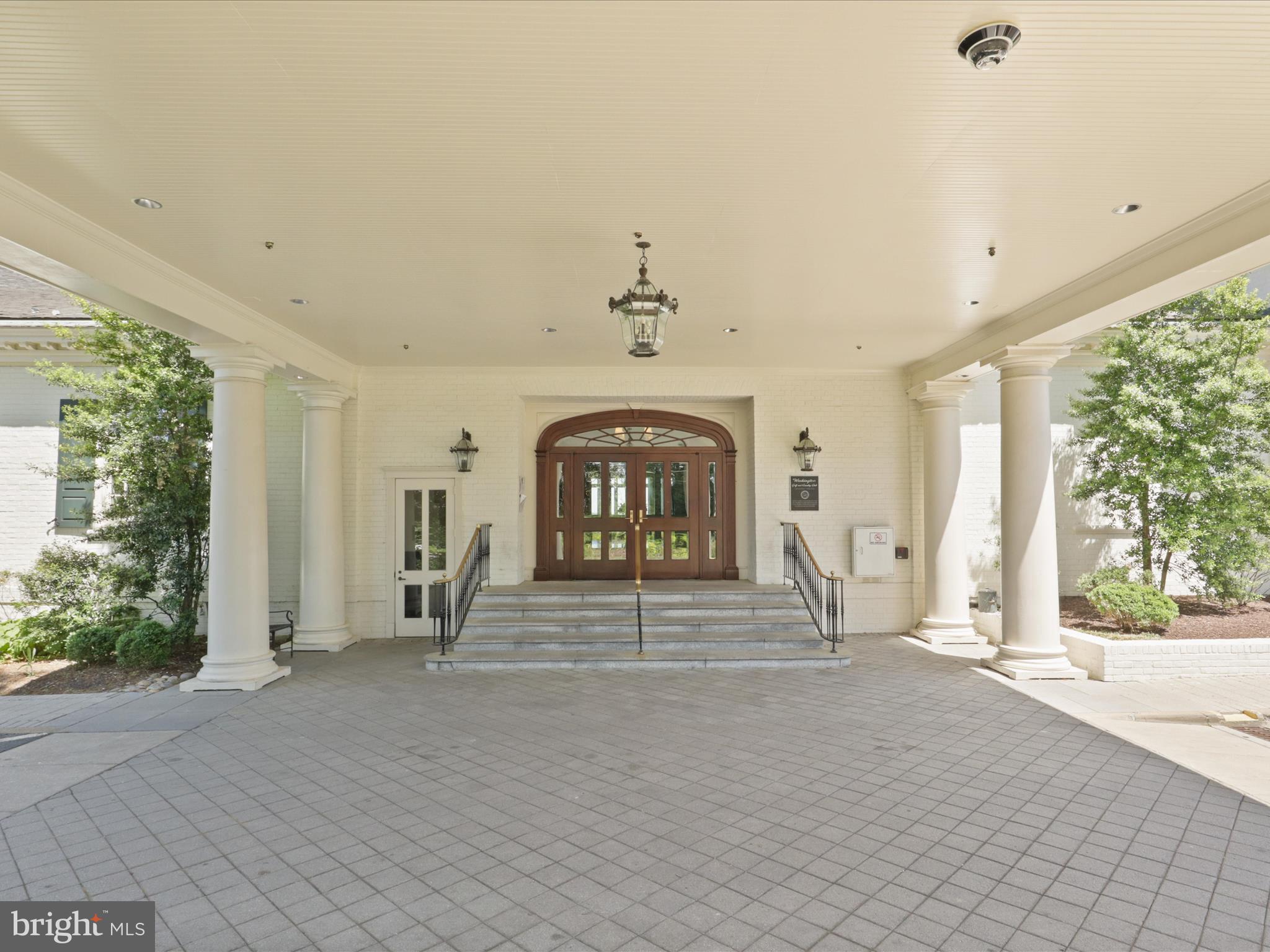 Arlington, Virginia, 22207, United States, 4 Bedrooms Bedrooms, ,4 BathroomsBathrooms,Residential,For Sale,1792386