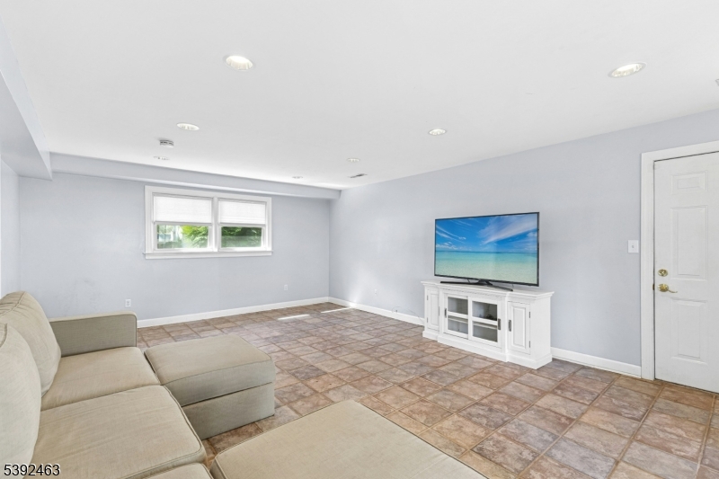 Plainfield City, New Jersey, 07062, United States, 3 Bedrooms Bedrooms, ,2 BathroomsBathrooms,Residential,For Sale,1968857