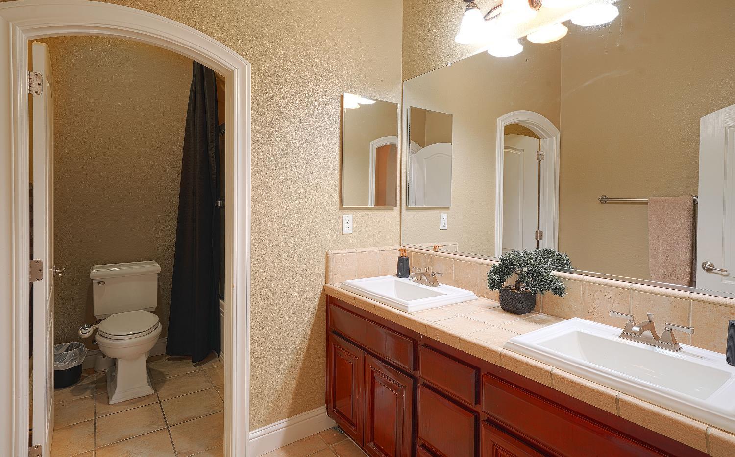 Lincoln, California, 95648, United States, 7 Bedrooms Bedrooms, ,5 BathroomsBathrooms,Residential,For Sale,1984434