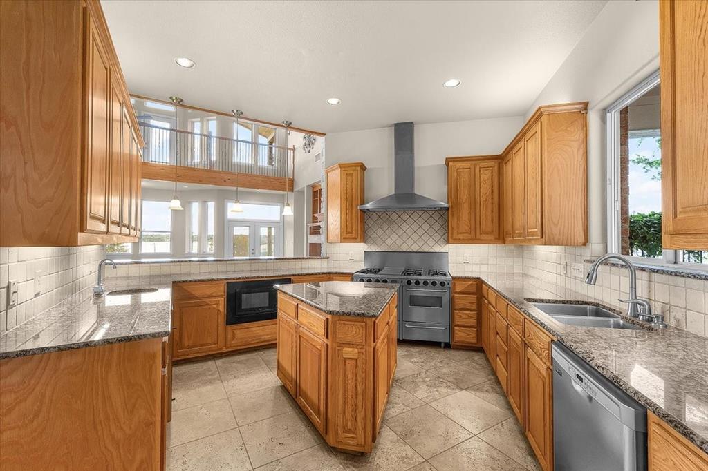 Weatherford, Texas, 76087, United States, 4 Bedrooms Bedrooms, ,4 BathroomsBathrooms,Residential,For Sale,2040291