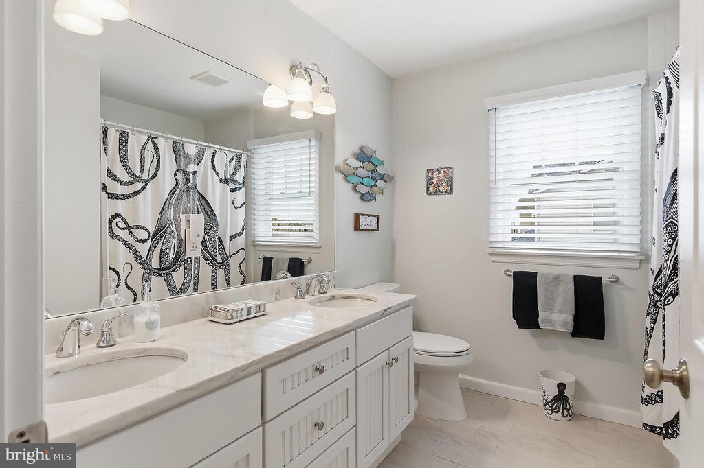 Manahawkin, New Jersey, 08050, United States, 4 Bedrooms Bedrooms, ,3 BathroomsBathrooms,Residential,For Sale,2005784