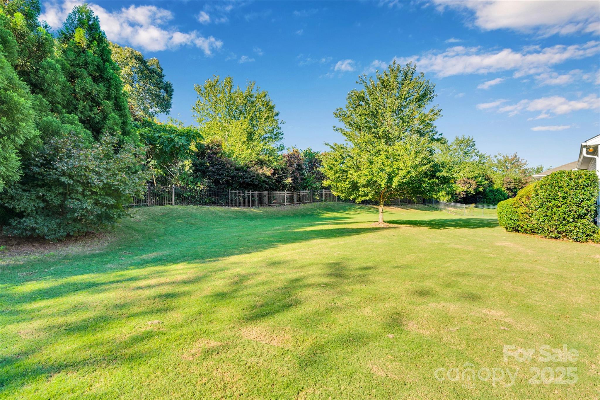 Charlotte, North Carolina, 28278, United States, 3 Bedrooms Bedrooms, ,2 BathroomsBathrooms,Residential,For Sale,1948260