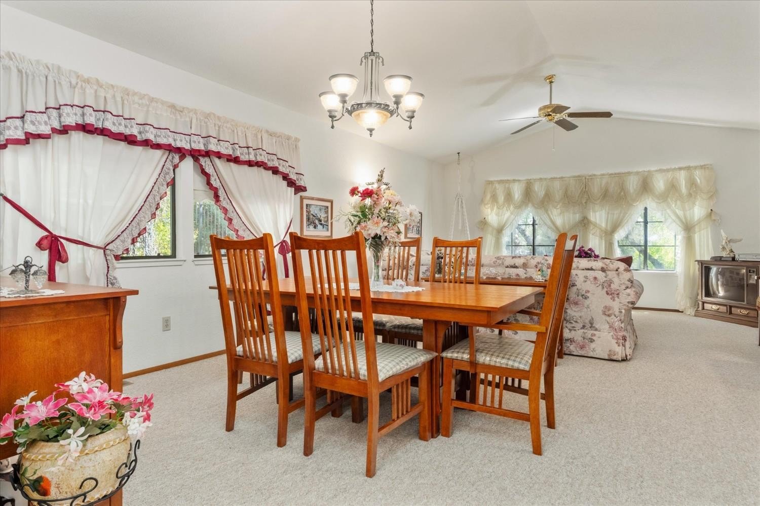 Angels Camp, California, 95222, United States, 3 Bedrooms Bedrooms, ,2 BathroomsBathrooms,Residential,For Sale,1881530