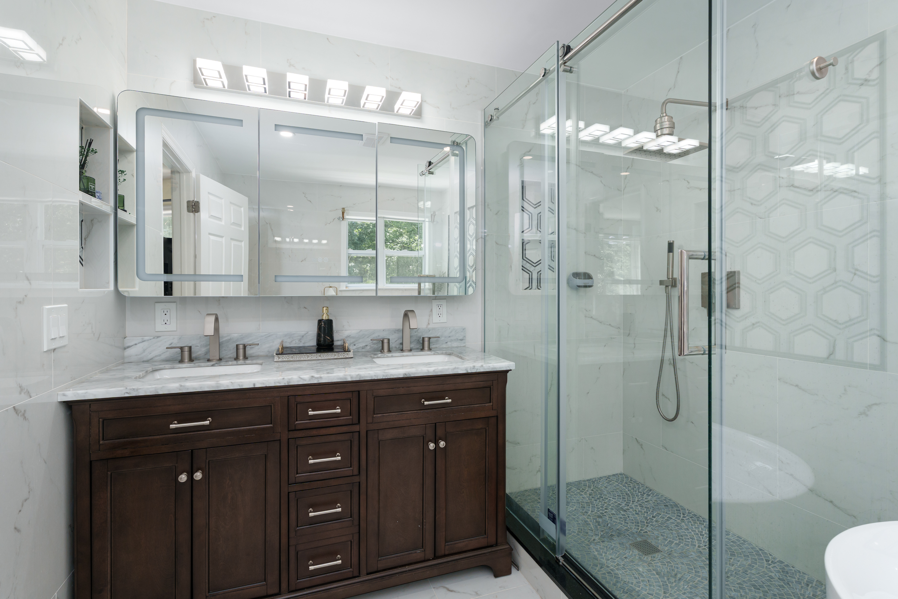  Bright Updated Kitchen, Bold New Bathrooms, Beautiful Setting - 物件實景