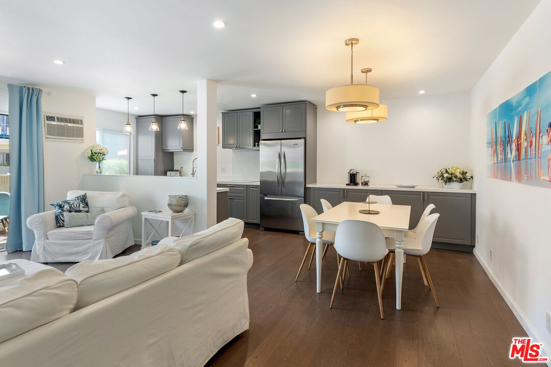 West Hollywood, California, 90046, United States, 2 Bedrooms Bedrooms, ,2 BathroomsBathrooms,Residential,For Sale,1794997