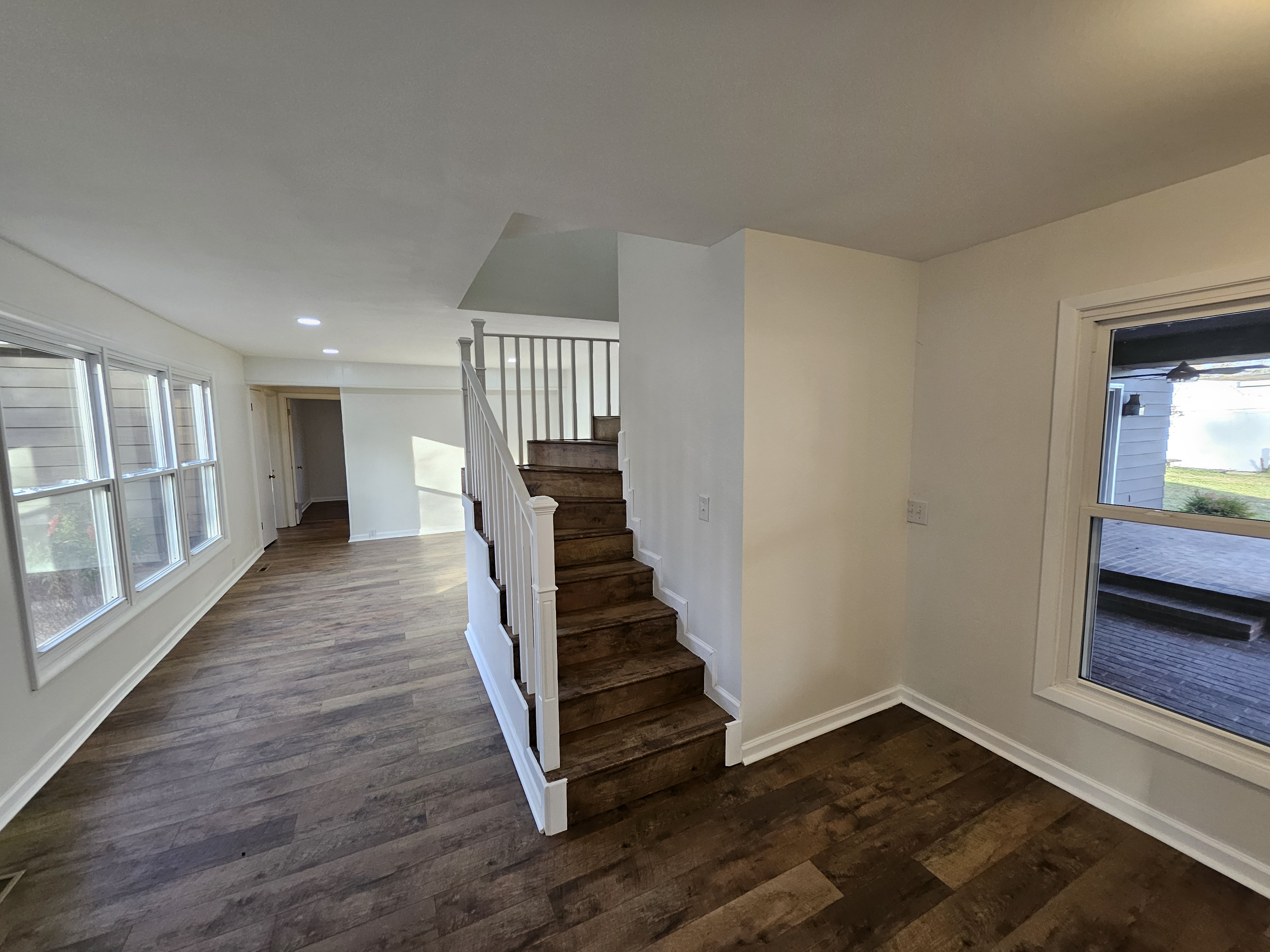 Monett, Missouri, 65708, United States, 4 Bedrooms Bedrooms, ,4 BathroomsBathrooms,Residential,For Sale,1998784