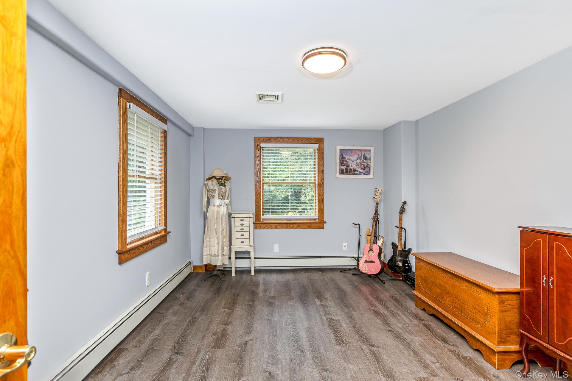 Manorville, New York, 11949, United States, 4 Bedrooms Bedrooms, ,2 BathroomsBathrooms,Residential,For Sale,1917125