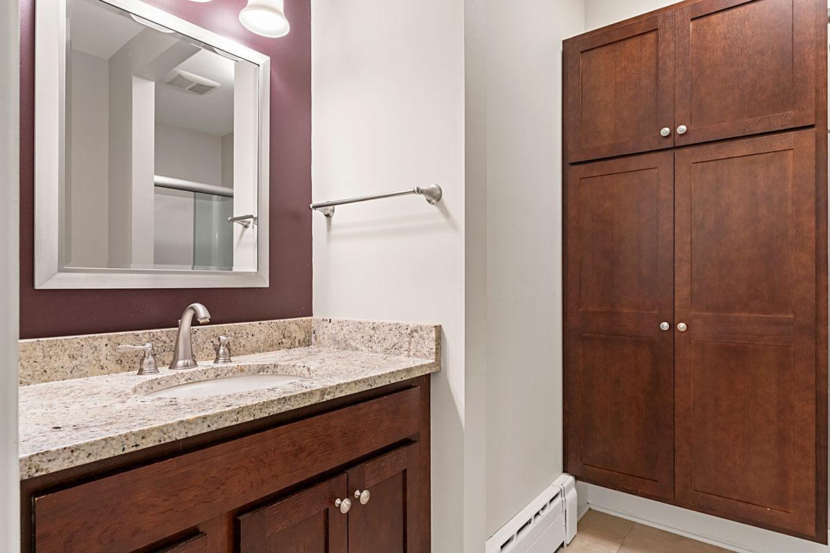 Northfield, Minnesota, 55057, United States, 5 Bedrooms Bedrooms, ,1 BathroomBathrooms,Residential,For Sale,1984283