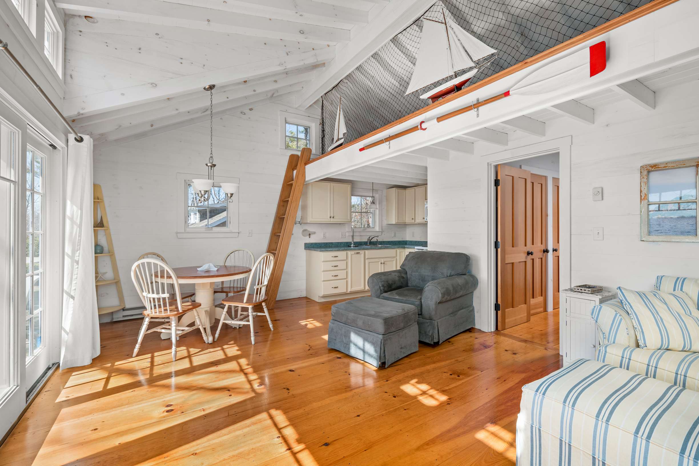  Oceanfront Compound - Main House + Two, 1 Bedroom Cottages in Cape Neddick - 物件實景