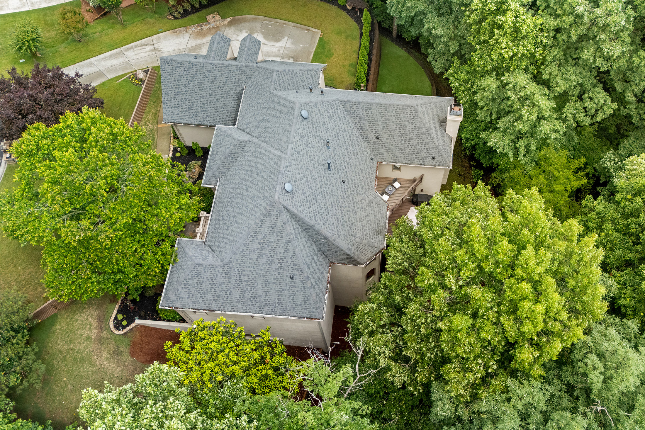  European-inspired Estate Tucked on Nearly Two Acres on Quiet Cul-de-sac - 物件實景