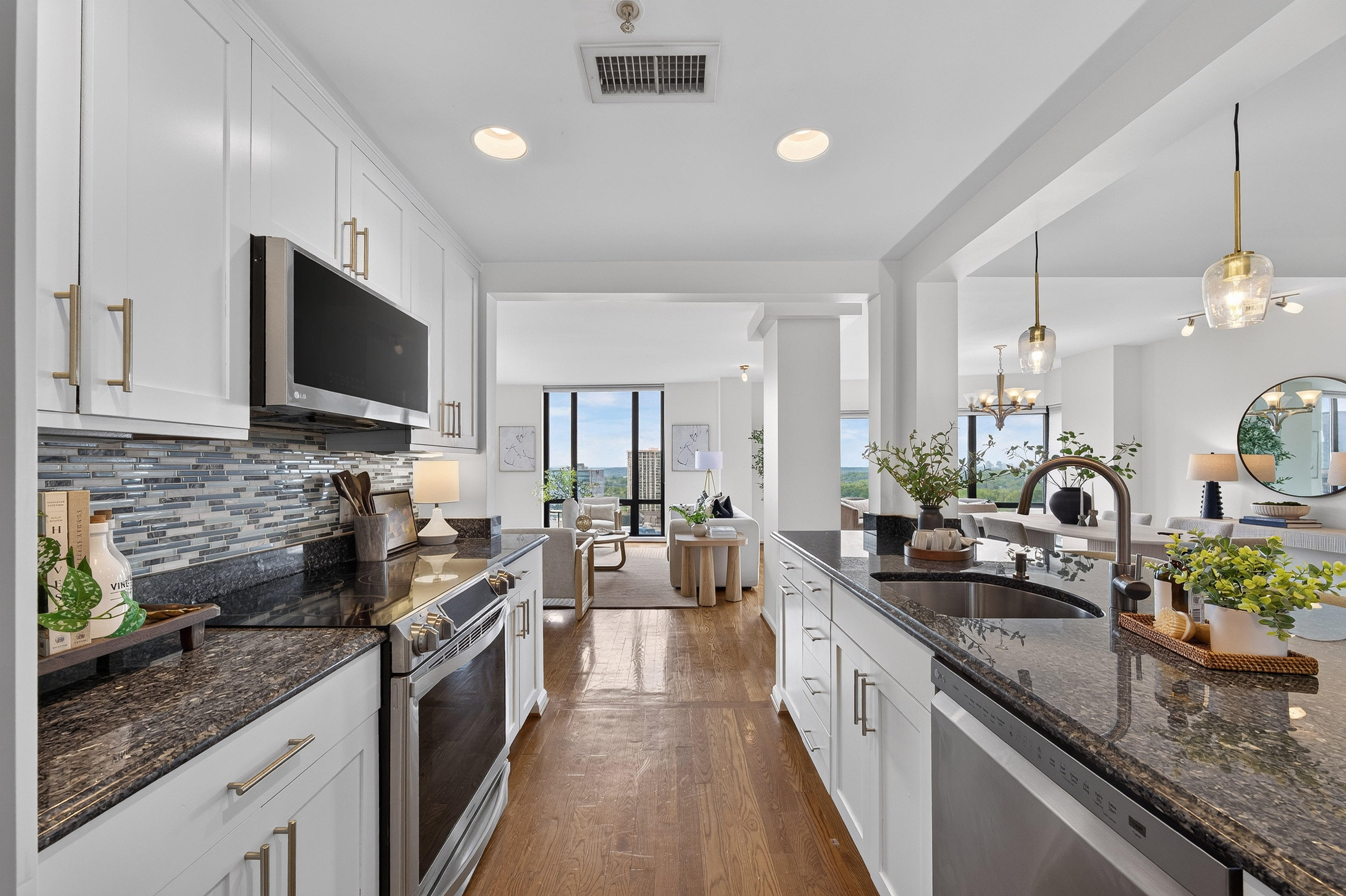  Welcome to Unit 2150 at The Oaks at Buckhead - 物件實景
