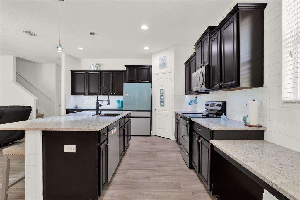 Winter Garden, Florida, 34787, United States, 6 Bedrooms Bedrooms, ,3 BathroomsBathrooms,Residential,For Sale,1907719