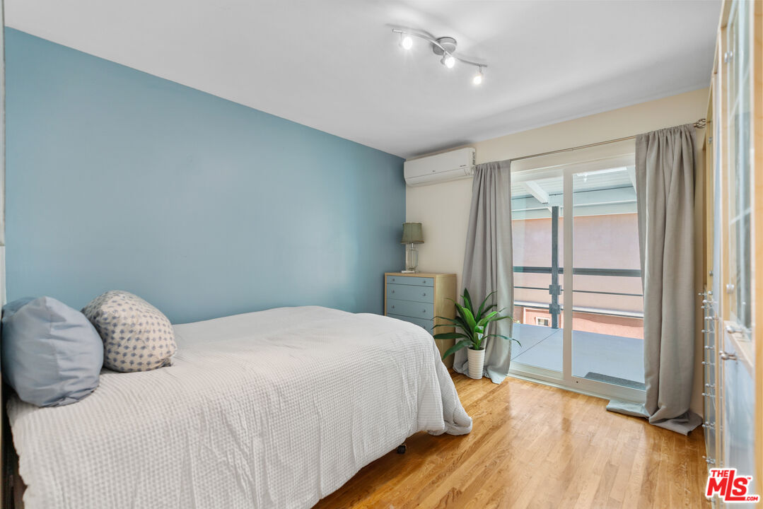 Calabasas, California, 91302, United States, 4 Bedrooms Bedrooms, ,4 BathroomsBathrooms,Residential,For Sale,2002110