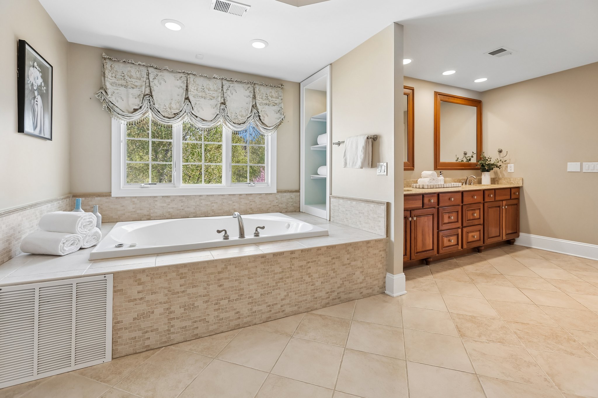  Stunning Belle Mead Estate with Private Theater, Gym, and Designer Finishes - 物件實景