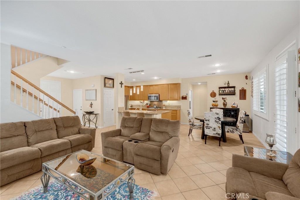 Highland, California, 92346, United States, 5 Bedrooms Bedrooms, ,4 BathroomsBathrooms,Residential,For Sale,1975200