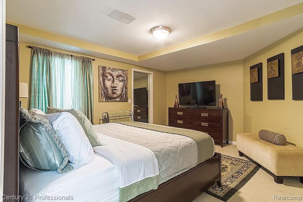 OrchardLake, Michigan, 48323, United States, 5 Bedrooms Bedrooms, ,5 BathroomsBathrooms,Residential,For Sale,1980200