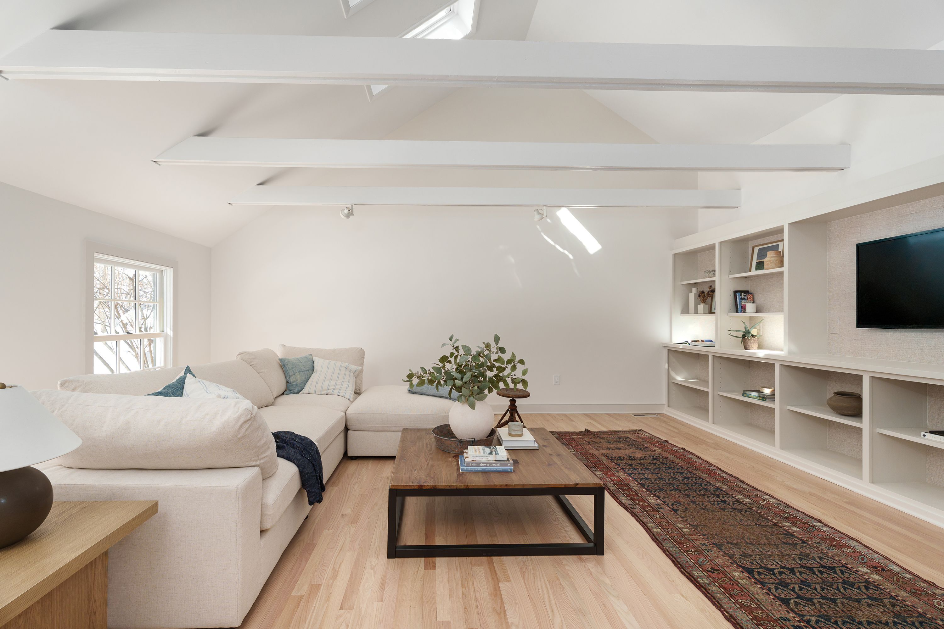  An Uncompromising Renovation Infused with Chic Designer Style - 物件實景