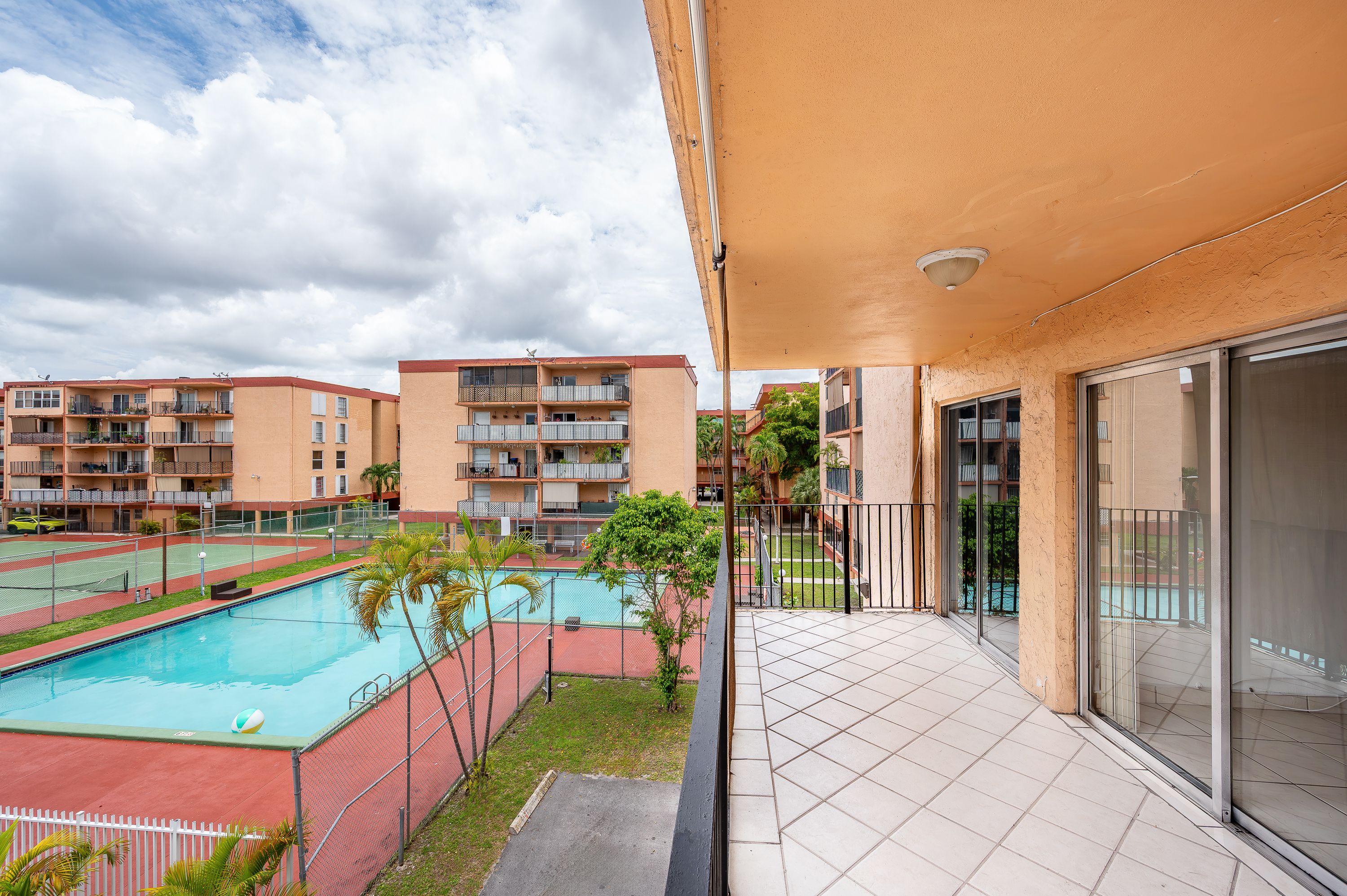  1910 W 56th St, Hialeah, FL, 33012 - 物件實景