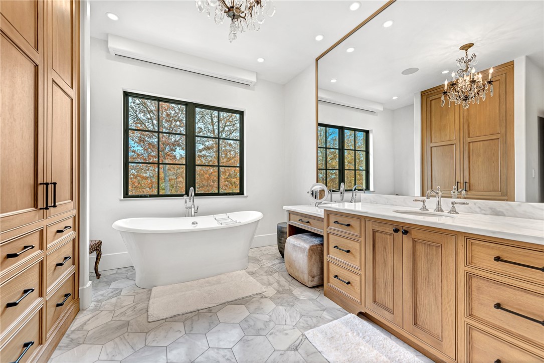 Fayetteville, Arkansas, 72704, United States, 4 Bedrooms Bedrooms, ,5 BathroomsBathrooms,Residential,For Sale,1993299