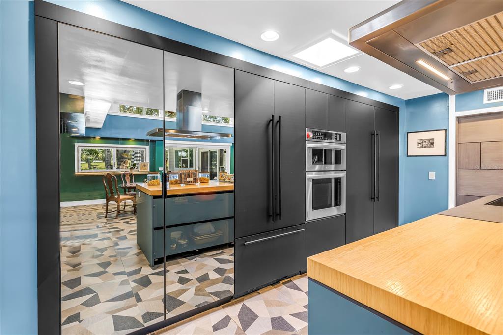 St Petersburg, Florida, 33704, United States, 4 Bedrooms Bedrooms, ,4 BathroomsBathrooms,Residential,For Sale,1991901