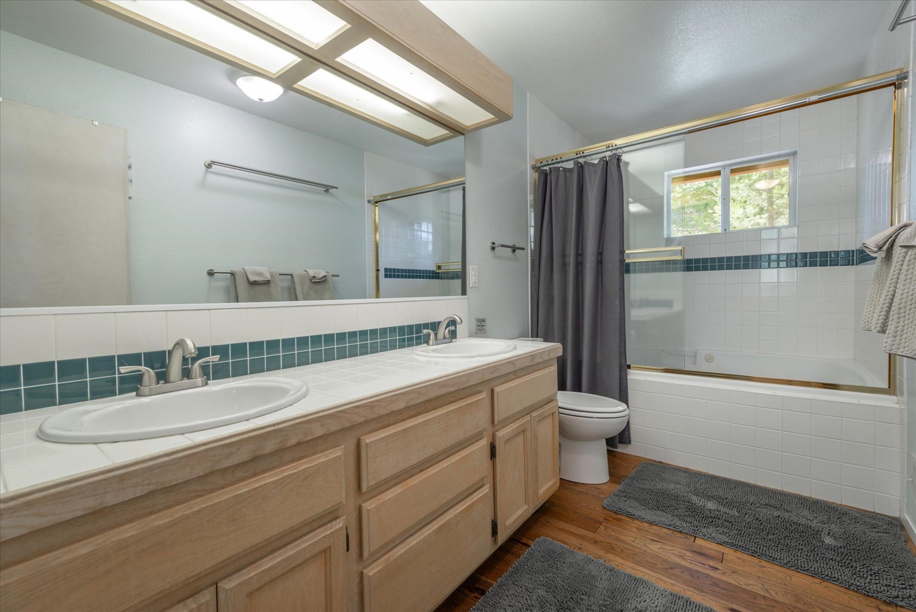 Truckee, California, 96161, United States, 3 Bedrooms Bedrooms, ,2 BathroomsBathrooms,Residential,For Sale,1939259