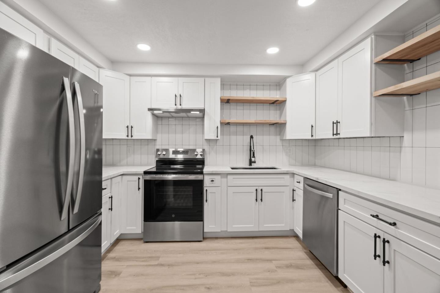 Mountain View, California, 94040, United States, 2 Bedrooms Bedrooms, ,2 BathroomsBathrooms,Residential,For Sale,1997525