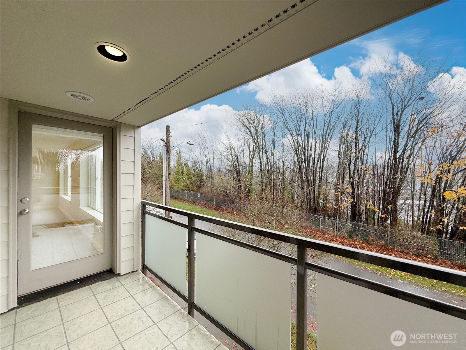 Seattle, Washington, 98199, United States, 2 Bedrooms Bedrooms, ,2 BathroomsBathrooms,Residential,For Sale,1998724