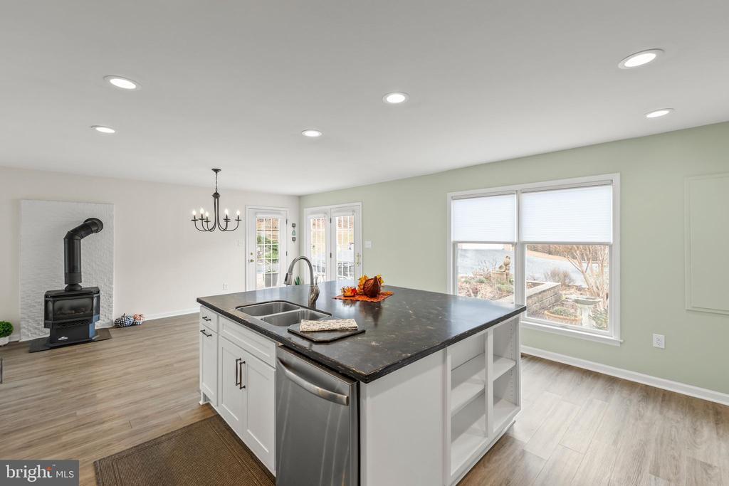 Strasburg, Virginia, 22657, United States, 2 Bedrooms Bedrooms, ,2 BathroomsBathrooms,Residential,For Sale,1996820