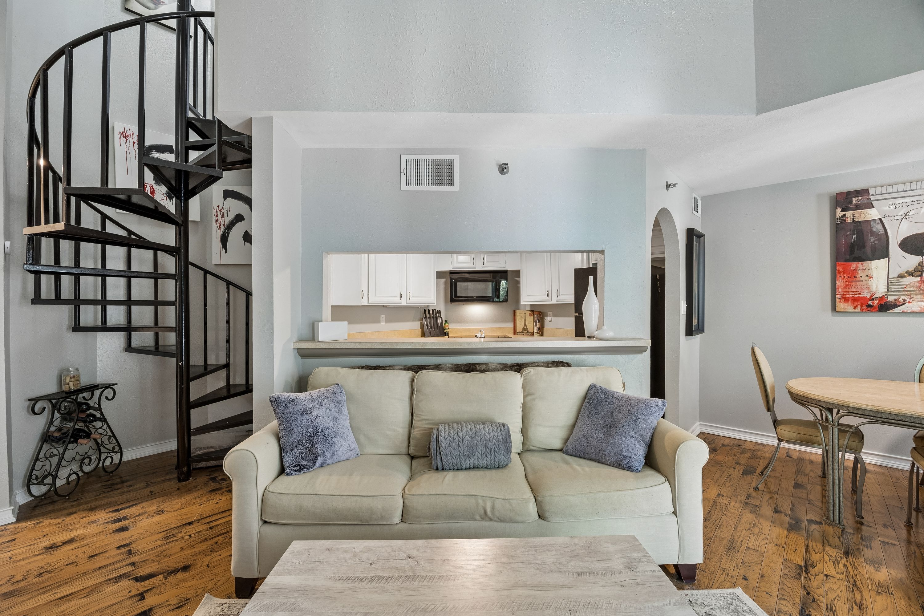  Two-story Bryan Place loft with quick access to Downtown Dallas. - 物件實景
