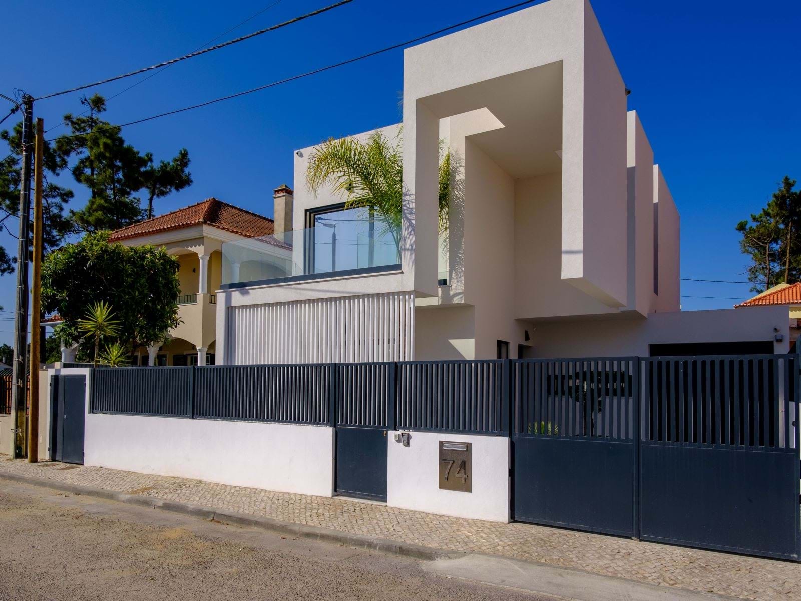 Almada, Setúbal, 2820-043, PT, 4 Bedrooms Bedrooms, ,3 BathroomsBathrooms,Residential,For Sale,1699947