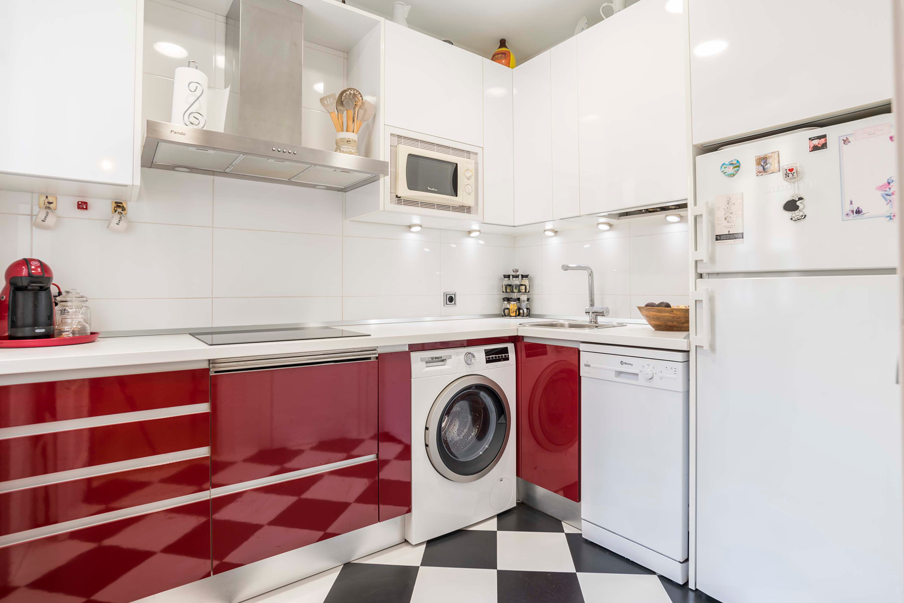  Exterior apartment in Trafalgar with four street-facing balconies - 物件實景