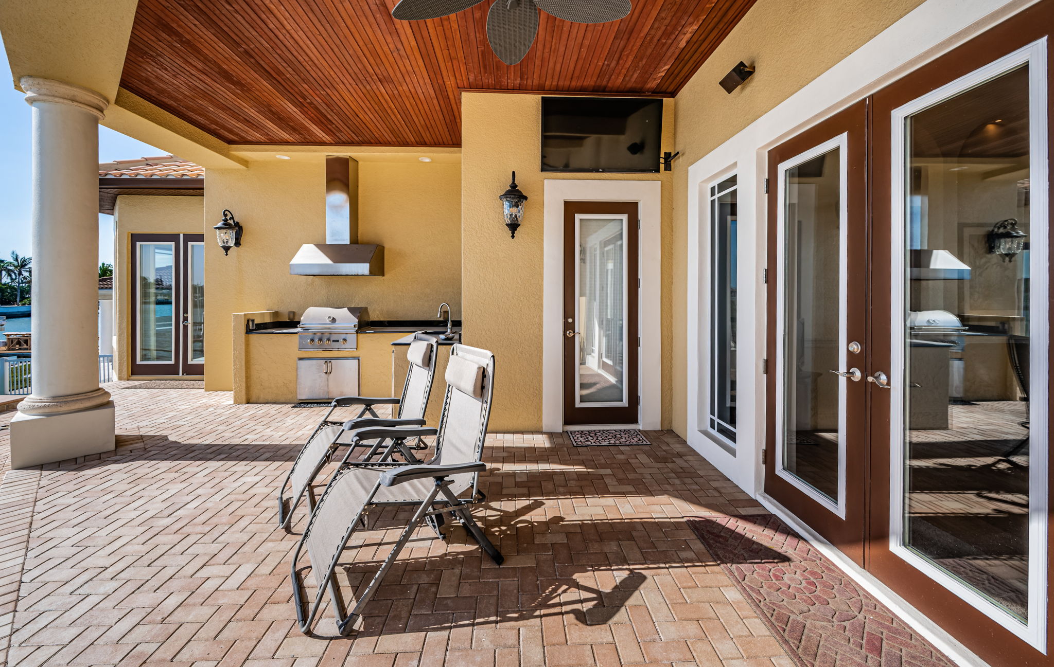 St Petersburg, Florida, 33707, United States, 5 Bedrooms Bedrooms, ,5 BathroomsBathrooms,Residential,For Sale,2006025