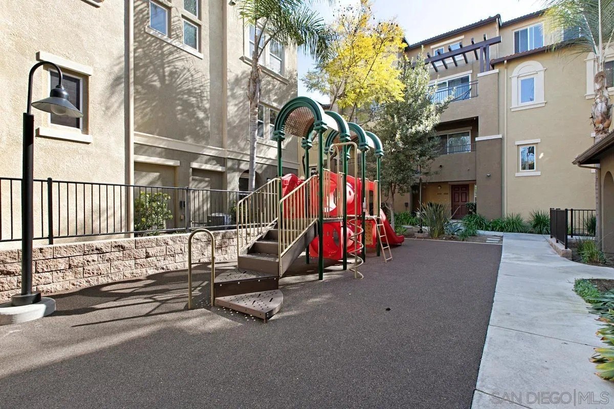 San Diego, California, 92105, United States, 2 Bedrooms Bedrooms, ,2 BathroomsBathrooms,Residential,For Sale,1970106